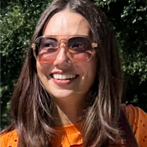 Meet your Posher, Leslie - Picture 2 of 2